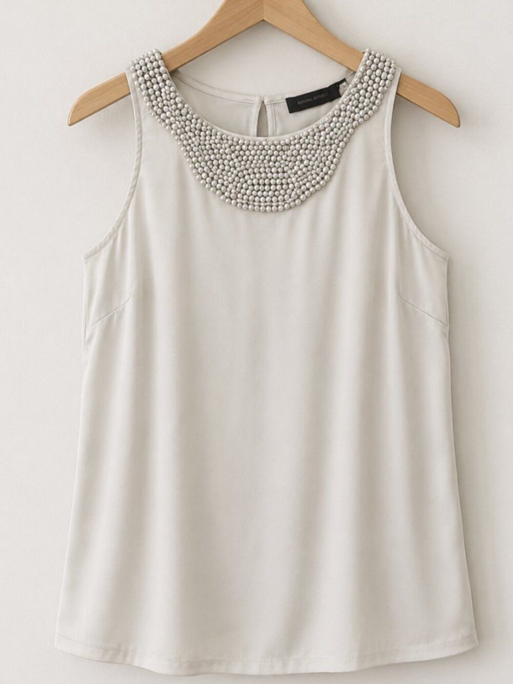 The Limited Pearl-Neckline Embellished Shell - Size M🤍✨